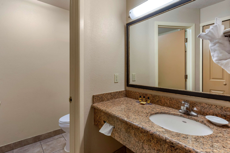 Bathroom 17