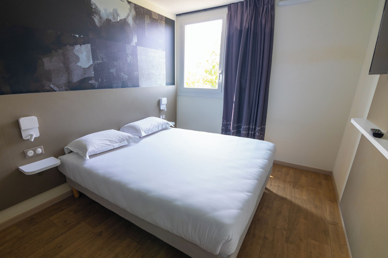 Bedroom 4, Kyriad Direct - Bourg les Valence, Drôme