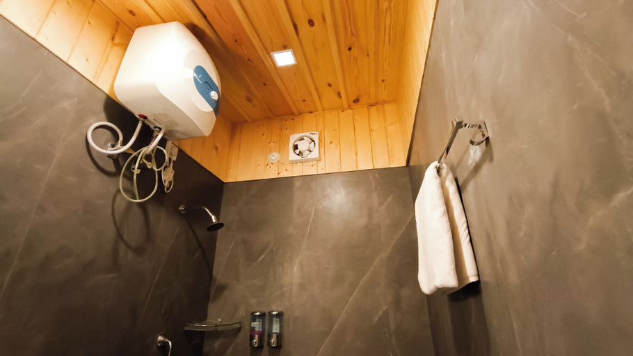 Bathroom 3, The Himalayan Living Whistling Pines, Nainital