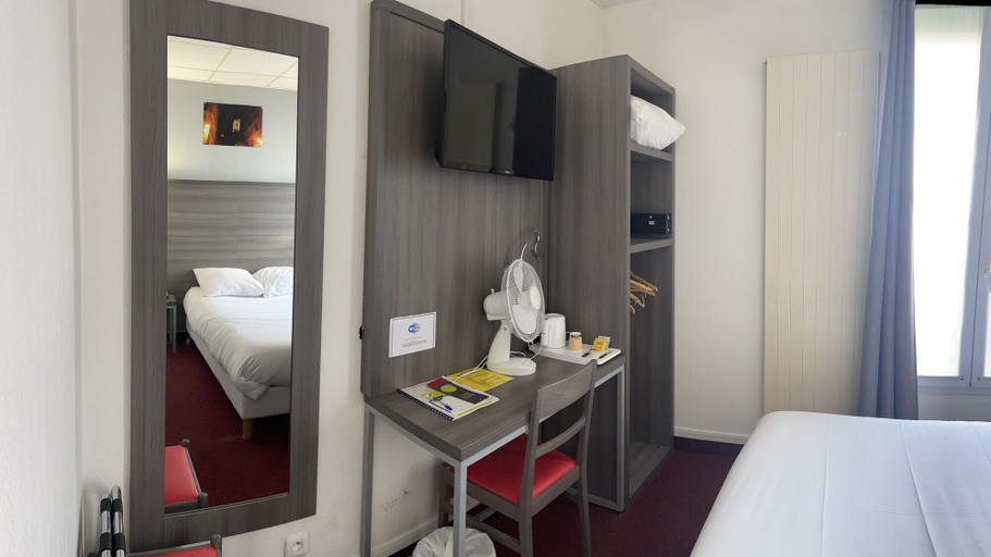 Bedroom 3, Hotel Lilas Gambetta, Paris