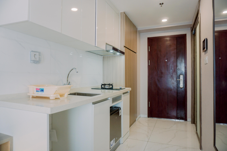 Others 2, Cozy and Restful Studio Sky House Alam Sutera Apartment By Travelio, Tangerang