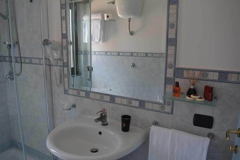 Bathroom 4, Costa Hotel, Napoli