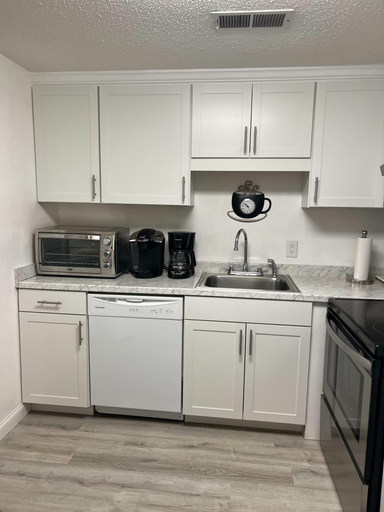 Room 2, Uhost AI 2BR Condo Scenic Mountain Retreat, Avery