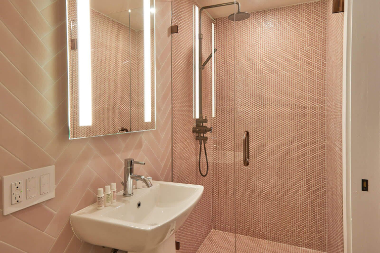 Bathroom 3, Grand Maloney Hotel, Monroe