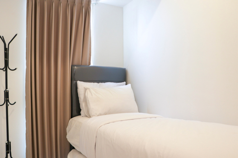 Bedroom 2, Comfortable Stay 2BR Apartment at Tokyo Riverside PIK 2 By Travelio, Tangerang
