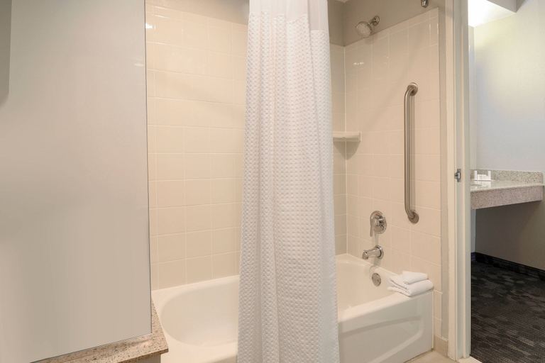 Bathroom 5, Courtyard by Marriott Austin Airport, Travis