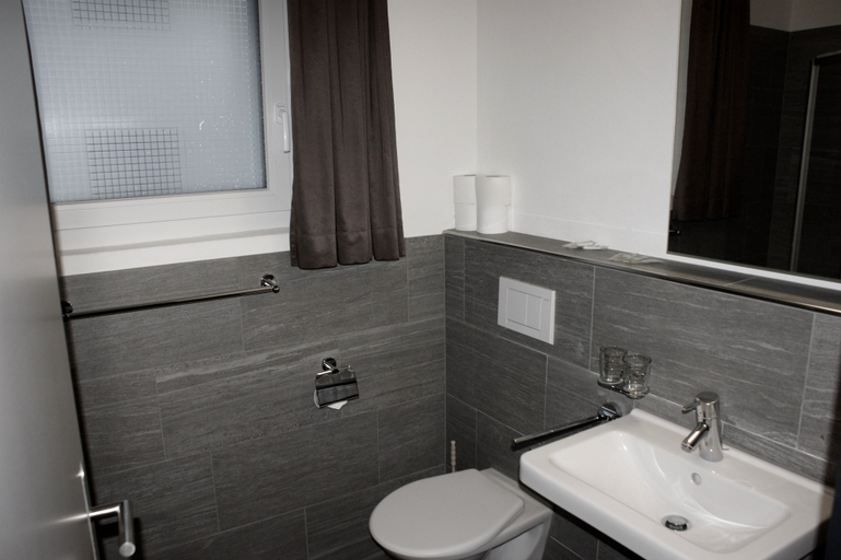 Bathroom 4, Hotel Stille & Aladin Apartments, Maloja