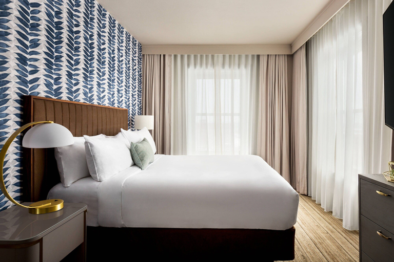 Bedroom 3, Hotel Northland, Autograph Collection, Brown