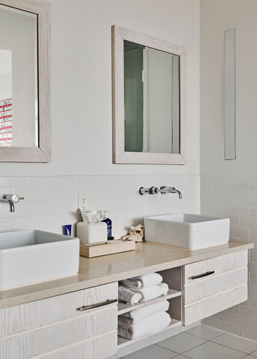 Bathroom 4, Bungalow Hotel, Monmouth