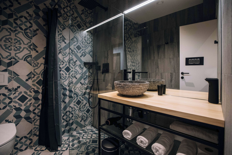 Bathroom 4, Postcard Country Apartments, Duplek
