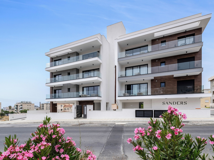Exterior & Views 2, Sanders Elgio - Pleasant 2-bdr Apt w Balcony