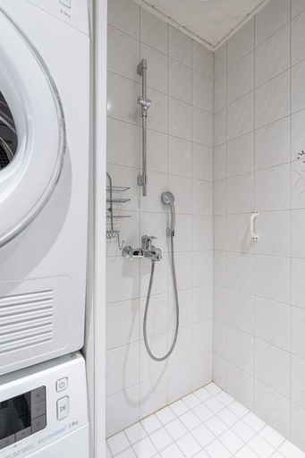 Bathroom 3, Historical 2BR Apartment with Sauna & Great Location, Pirkanmaa