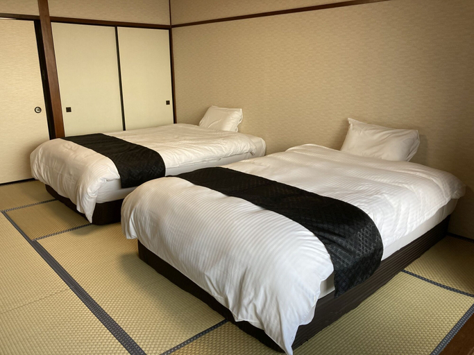 Bedroom 4, New Makomo Hotel, Itako