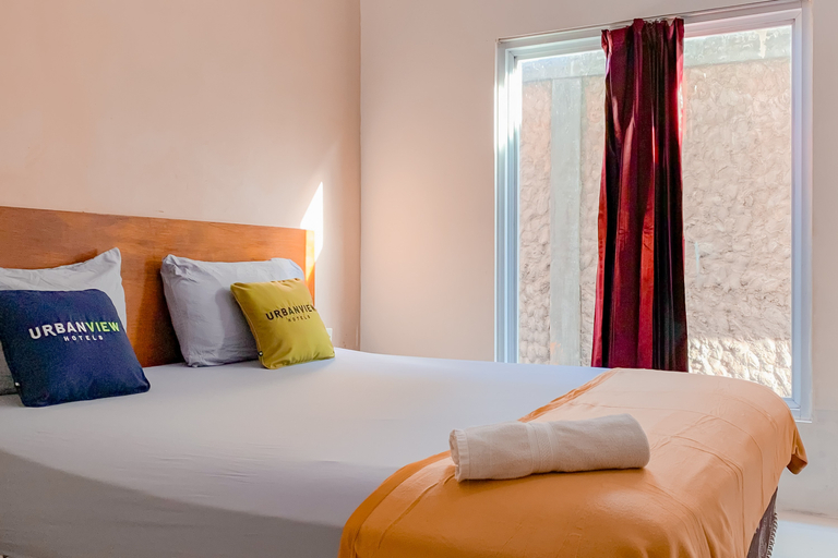 Bedroom 3, Urbanview Hotel AVA Banjarmasin by RedDoorz, Banjarmasin