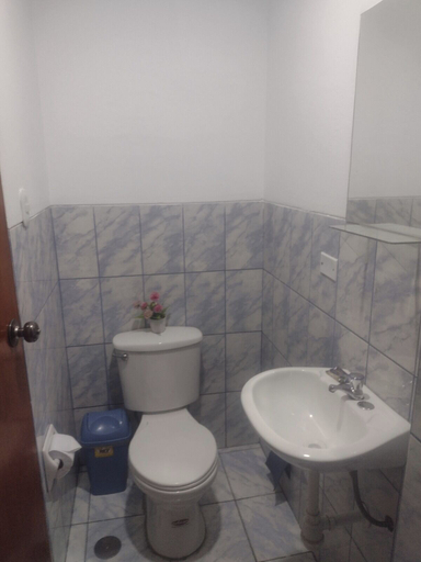 Bathroom, C. Deán Valdivia 120, Arequipa