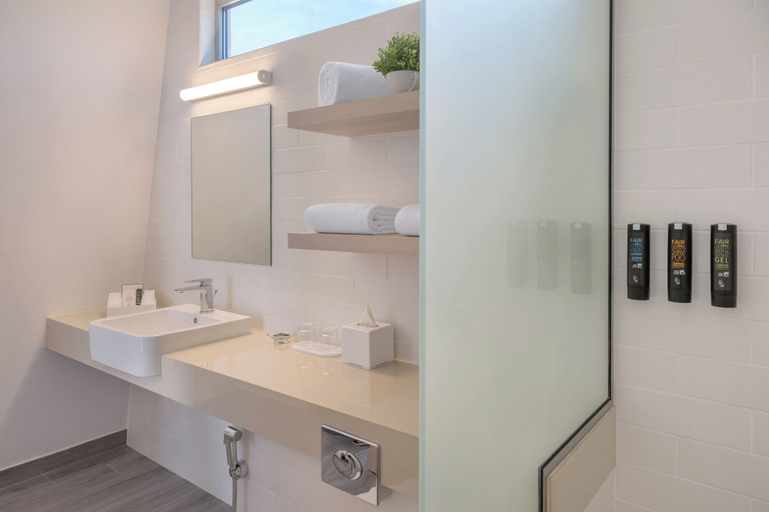 Bathroom 5, JA Hatta Fort Hotel, Dubai
