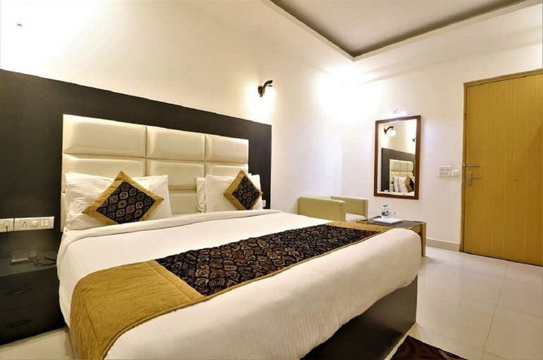 Bedroom 1, Airport Hotel J P Palace, West