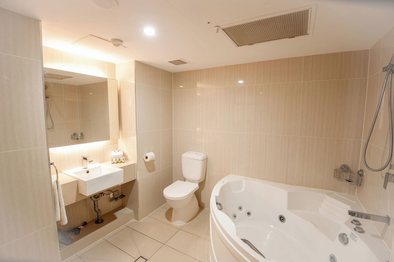 Bathroom 5, Hotel Diana Woolloongabba, Brisbane