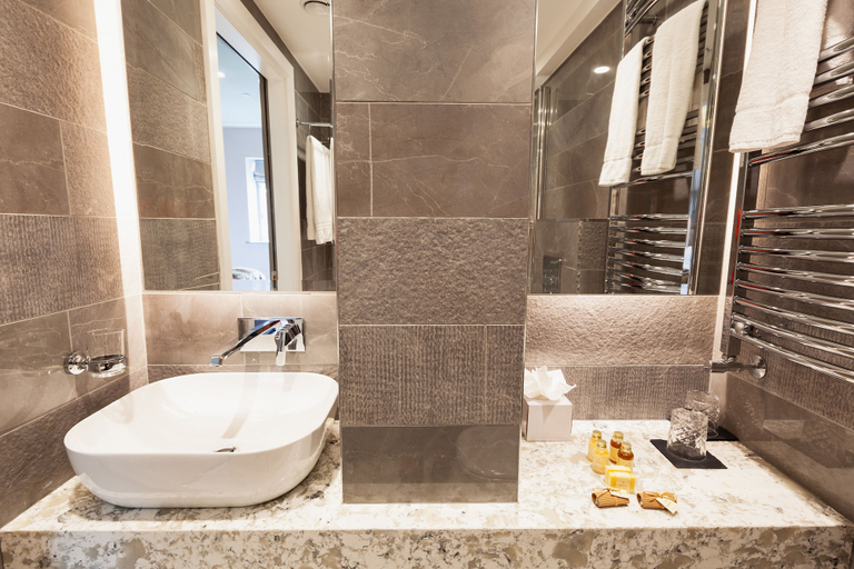 Bathroom 3, Clarendon Suites, Dublin