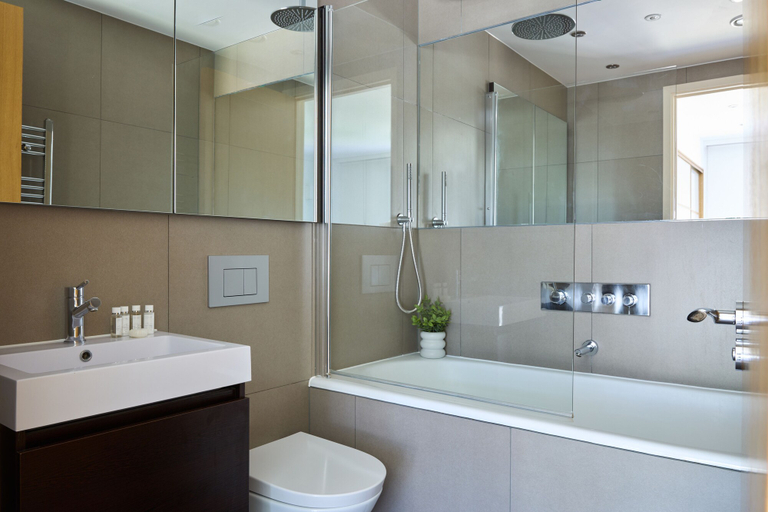 Bathroom 3, Kew Bridge by Viridian Apartments, London