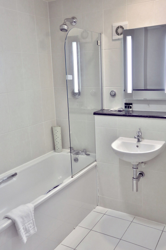 Bathroom 4, Reigate Manor, Surrey