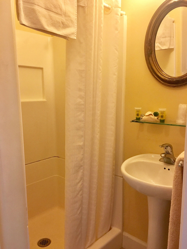 Bathroom 3, The Lava Hotel, Bannock