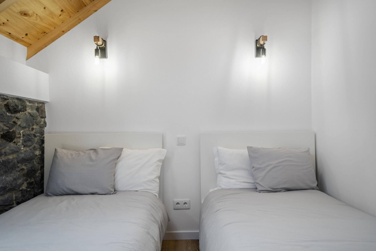 Room 2, Mountain Retreat by Homie, Porto Moniz