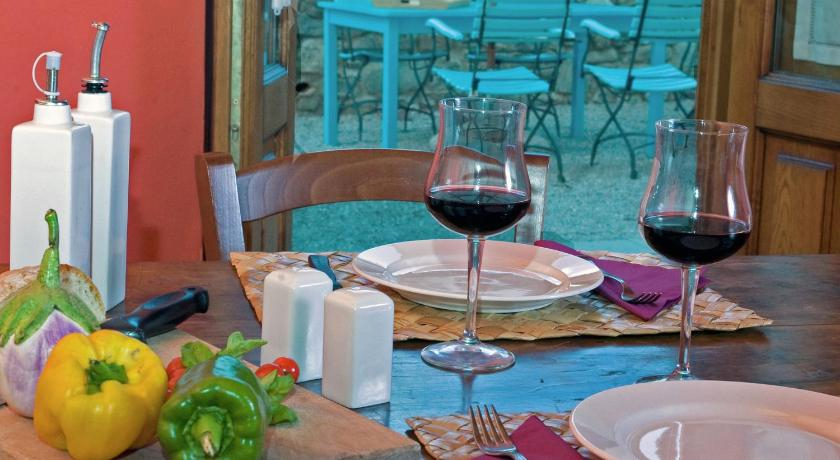Food & Drinks, Attractive apartment in 200 year old farmhouse in the middle of the Chianti region, Arezzo