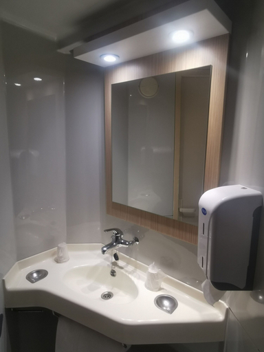 Bathroom 5, Hôtel Première Classe Toulouse Nord - Sesquières, Haute-Garonne