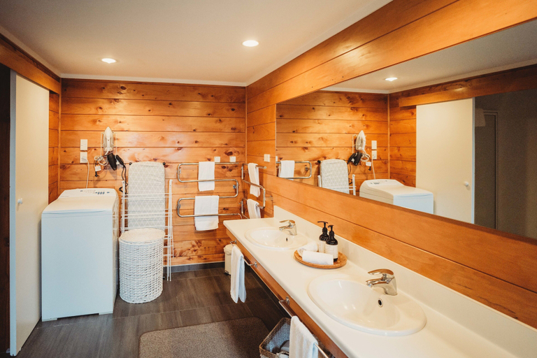 Bathroom 3, Paradise Valley Lodge, Rotorua