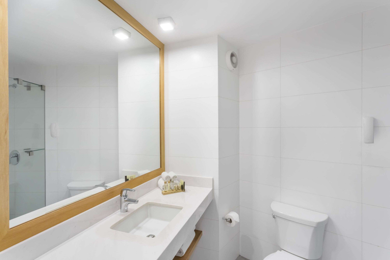 Bathroom 4, Ramada Encore by Wyndham Lima San Isidro, Lima