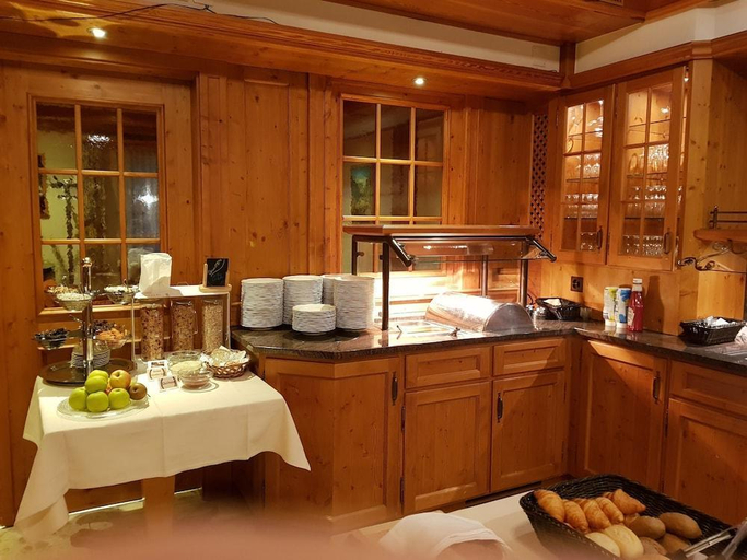 Food & Drinks 5, Typically Swiss Hotel Tascherhof, Visp