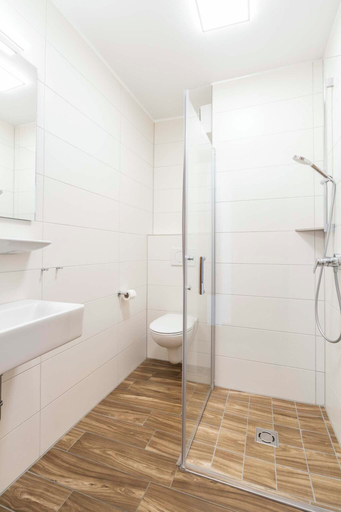 Bathroom 5, Bamberg Inn, Bamberg