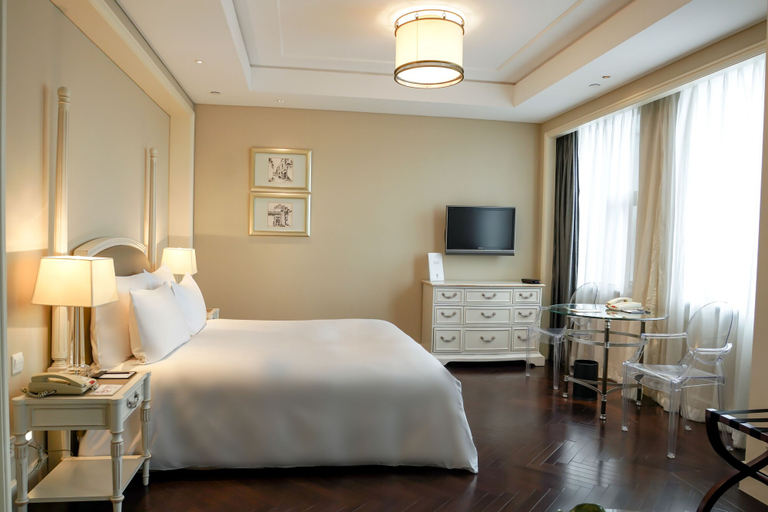 Bedroom 3, Sunrise on the Bund, Shanghai