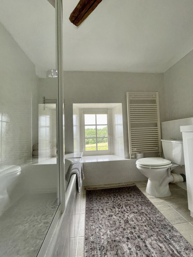 Bathroom 5, Chateau Masburel, Dordogne
