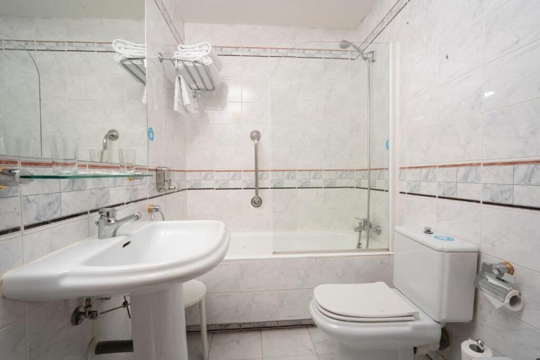 Bathroom 3, Hotel Miranda & Suizo, Madrid