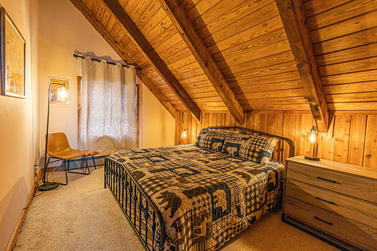 Bedroom 3, Three Little Bears Retreat, Swain