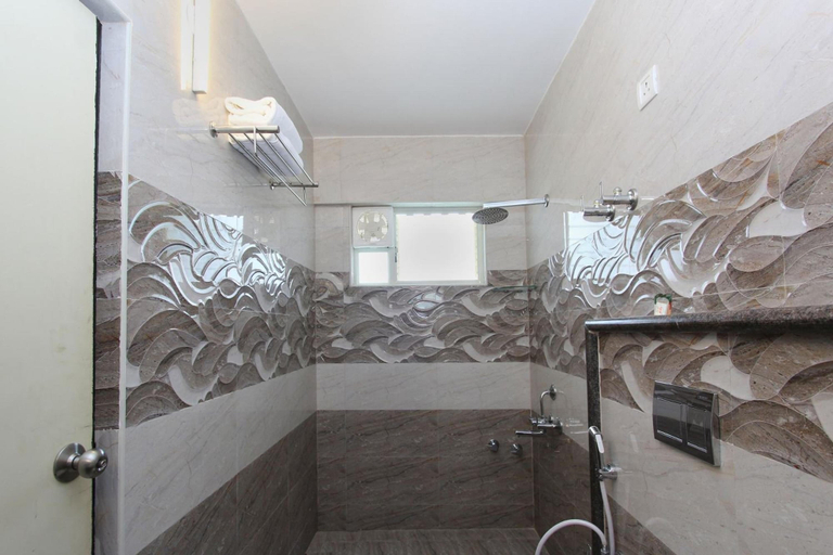 Bathroom, Vee Suites Bangalore, Bangalore