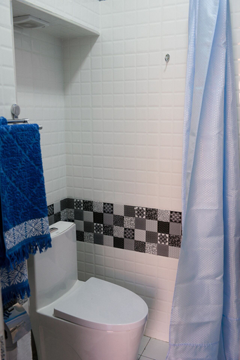 Bathroom 3, Old Radio, Samarkand