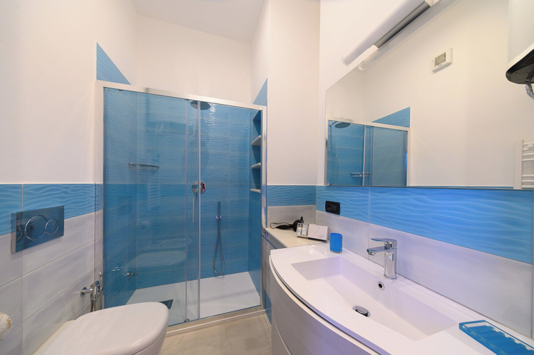 Bathroom 5, B&B La Rosa, Napoli