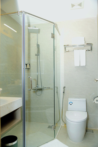 Bathroom 5, Hera Luxury Hotel, Ho Chi Minh City