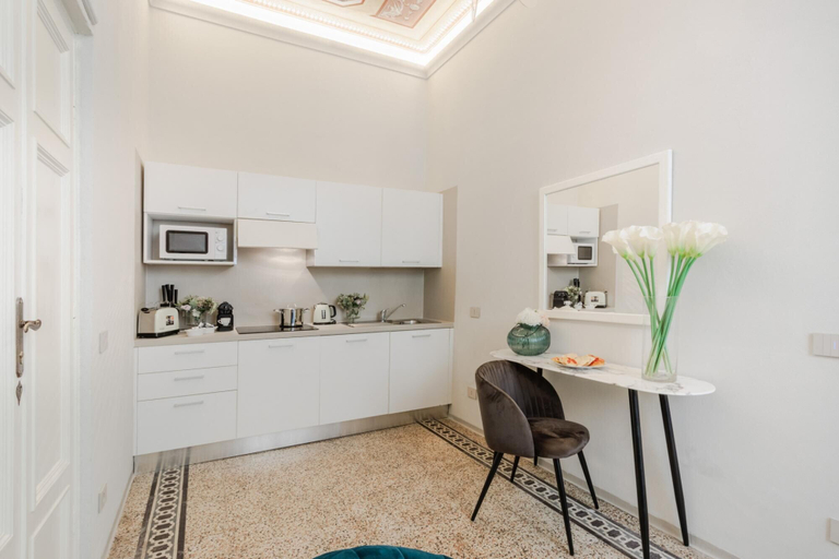 Room 4, Gallo Cedrone a Home With Outdoor, Lucca