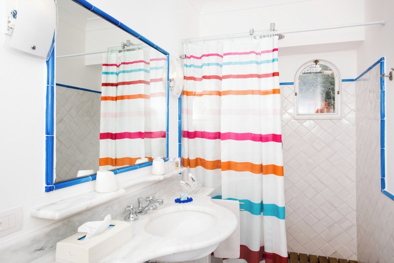 Bathroom 5, Miramare, Salerno