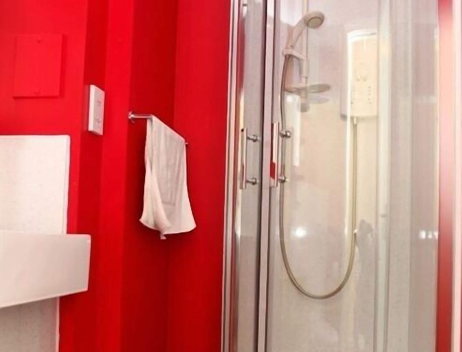 Bathroom 3, Rosemount Palace, Aberdeen