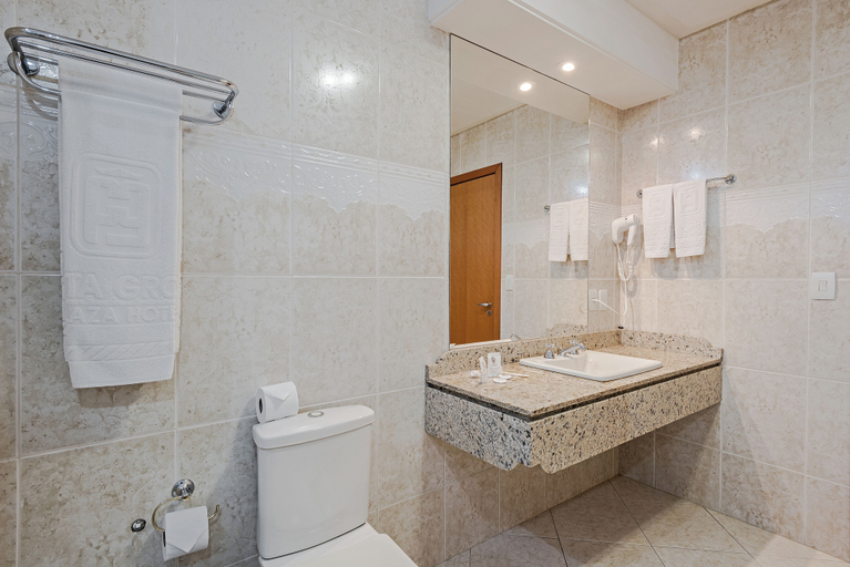 Bathroom 4, Astron Ponta Grossa Plaza by Nobile, Ponta Grossa
