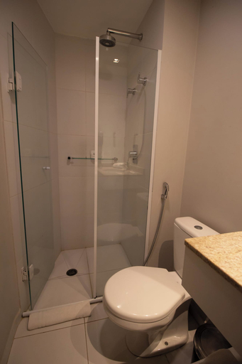 Bathroom 16