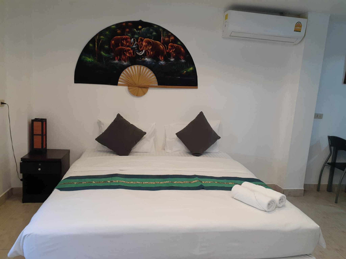 Bedroom 2, Phratamnak Inn, Pattaya