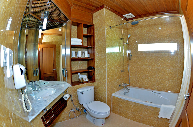 Bathroom 4, Hotel Sidney, Yangon