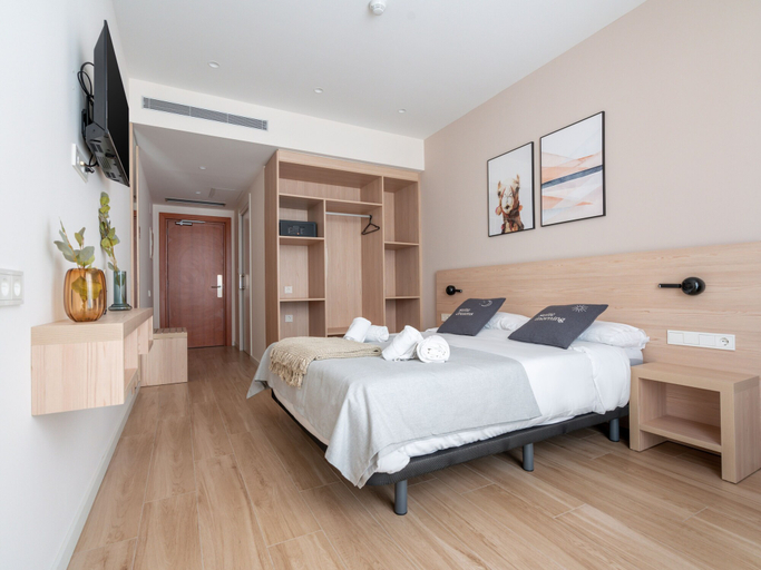 Bedroom 4, Limehome Barcelona Carrer de Besalú 82, Barcelona