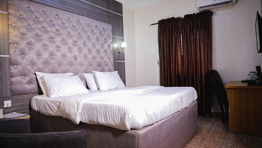 Bedroom 3, Seth Hotel, Oshimili South